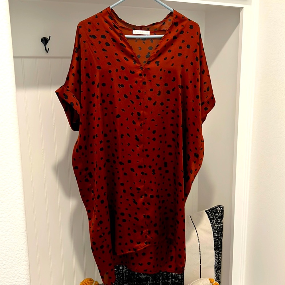 Size Small , polyester tunic. No stains. Smoke free home
